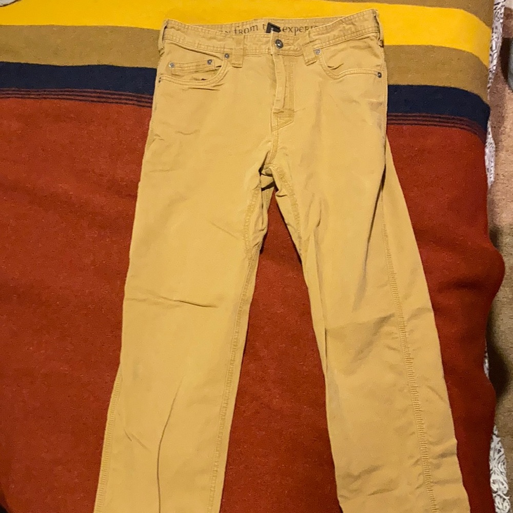 prAna breathe men’s khaki style pants with cell phone pocket. Size 31Wx32L